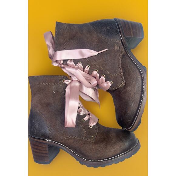 Frye Y2k Combat Lace-Up Boot, Sabrina 6G Brown w/ Pink Ribbon Laces Size 8 - Picture 11 of 16